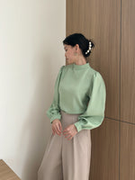 Muat gambar ke penampil Galeri, Kadaka T-0321 Blouse High Neck Tangan Panjang Puffy Korea
