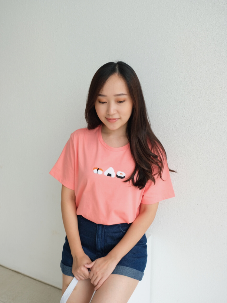 Kadaka T-0328 Tshirt Kaos Sushi Cute Embroidery Timbul