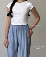 Load image into Gallery viewer, Kadaka Elise Pleats Culotte Pants | Celana Kulot Pleats Wanita | Pleats Please Collection B-0158
