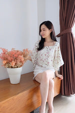 Muat gambar ke penampil Galeri, Kadaka T-0262 Top Blouse Korea Floral Pattern
