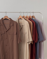 Muat gambar ke penampil Galeri, Kadaka Flynn Shirt | Mens Linen Shirt with Pockets | Kemeja Men Tangan Pendek Pria Linen Detail Pockets | MT-0185
