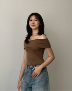 Muat gambar ke penampil Galeri, Kadaka Alina Top | Top Off Shoulder Ribbed Knit | Atasan Sabrina Wanita | Daily Ease Collection T-0535
