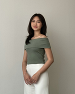 Muat gambar ke penampil Galeri, Kadaka Alina Top | Top Off Shoulder Ribbed Knit | Atasan Sabrina Wanita | Daily Ease Collection T-0535

