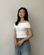 Muat gambar ke penampil Galeri, Kadaka Alina Top | Top Off Shoulder Ribbed Knit | Atasan Sabrina Wanita | Daily Ease Collection T-0535
