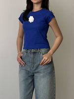 Load image into Gallery viewer, Kadaka Thea Top | Capsleeve Baby Tee with Detachable Flower Pin | Tshirt Kaos Wanita Bunga | Daily Ease Collection T-0539
