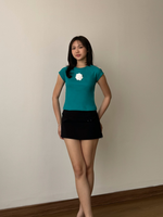 Load image into Gallery viewer, Kadaka Thea Top | Capsleeve Baby Tee with Detachable Flower Pin | Tshirt Kaos Wanita Bunga | Daily Ease Collection T-0539
