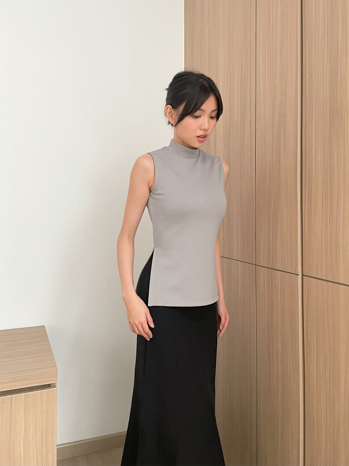 Kadaka T-0544 Sleeveless Halter Neck Top with Slit | Atasan Wanita