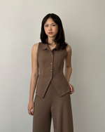 Load image into Gallery viewer, Kadaka Sienna Top | Sleeveless Shirt Top | Atasan Wanita Kerah Tanpa Lengan | Everyday Basics Collection T-0561
