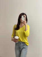 Muat gambar ke penampil Galeri, Kadaka T-0119 Long Sleeves Tshirt Vneck | Kaos Lengan Panjang Vneck Wanita
