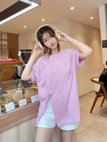 Muat gambar ke penampil Galeri, Kadaka T-0467 Oversized Top Atasan Kaos Wanita Comfy Detail Button
