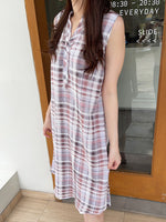 Muat gambar ke penampil Galeri, Kadaka D-0191 Plaid Sleeveless Midi Dress
