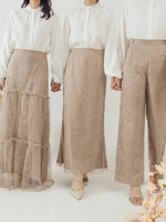 Muat gambar ke penampil Galeri, Kadaka B-0193 Maxi Skirt Satin Chantilly Lace Rok Panjang Wanita
