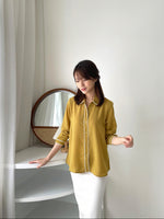 Load image into Gallery viewer, Kadaka T-0443 Kemeja Atasan Wanita Woven Detail Lining
