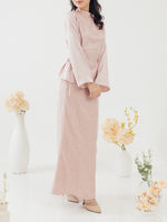 Muat gambar ke penampil Galeri, Kadaka B-0193 Maxi Skirt Satin Chantilly Lace Rok Panjang Wanita
