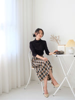 Muat gambar ke penampil Galeri, Kadaka B-0140 Skirt Tweed Midi Tartan Kotak-kotak Korea
