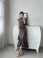 Muat gambar ke penampil Galeri, Kadaka D-0110 Long Ruffle Handkerchief Dress
