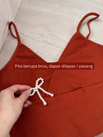 Load image into Gallery viewer, Kadaka T-0455 Tanktop Korea Rib Stretch Crop Atasan Wanita Tank Top with Pearl Ribbon Coquette
