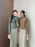 Muat gambar ke penampil Galeri, Kadaka T-0530 Turtle Neck Knit Stretch Emboss Top | Atasan Wanita Lengan Panjang Emboss
