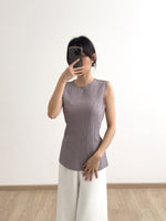 Load image into Gallery viewer, Kadaka T-0548 Sleeveless Top with Adjustable Waist | Atasan Wanita Tali Belakang | Pleated Pairs
