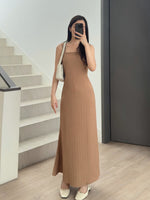 Load image into Gallery viewer, Kadaka D-0265 Pleated Maxi Dress with Adjustable Waist | Dress Panjang Pleats Wanita
