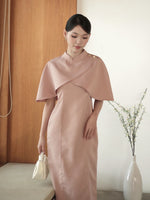 Load image into Gallery viewer, Kadaka O-0217 Cape Crop Outer | Luaran Outer Wanita
