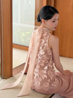 Load image into Gallery viewer, Kadaka T-0563 CNY Imlek Cheongsam Halter Brocade Top with Chiffon Necktie | Atasan Wanita Brukat Tanpa Lengan
