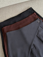 Load image into Gallery viewer, Kadaka B-0232 Diagonal Flap Culottes | Celana Kulot Wanita detail Kancing
